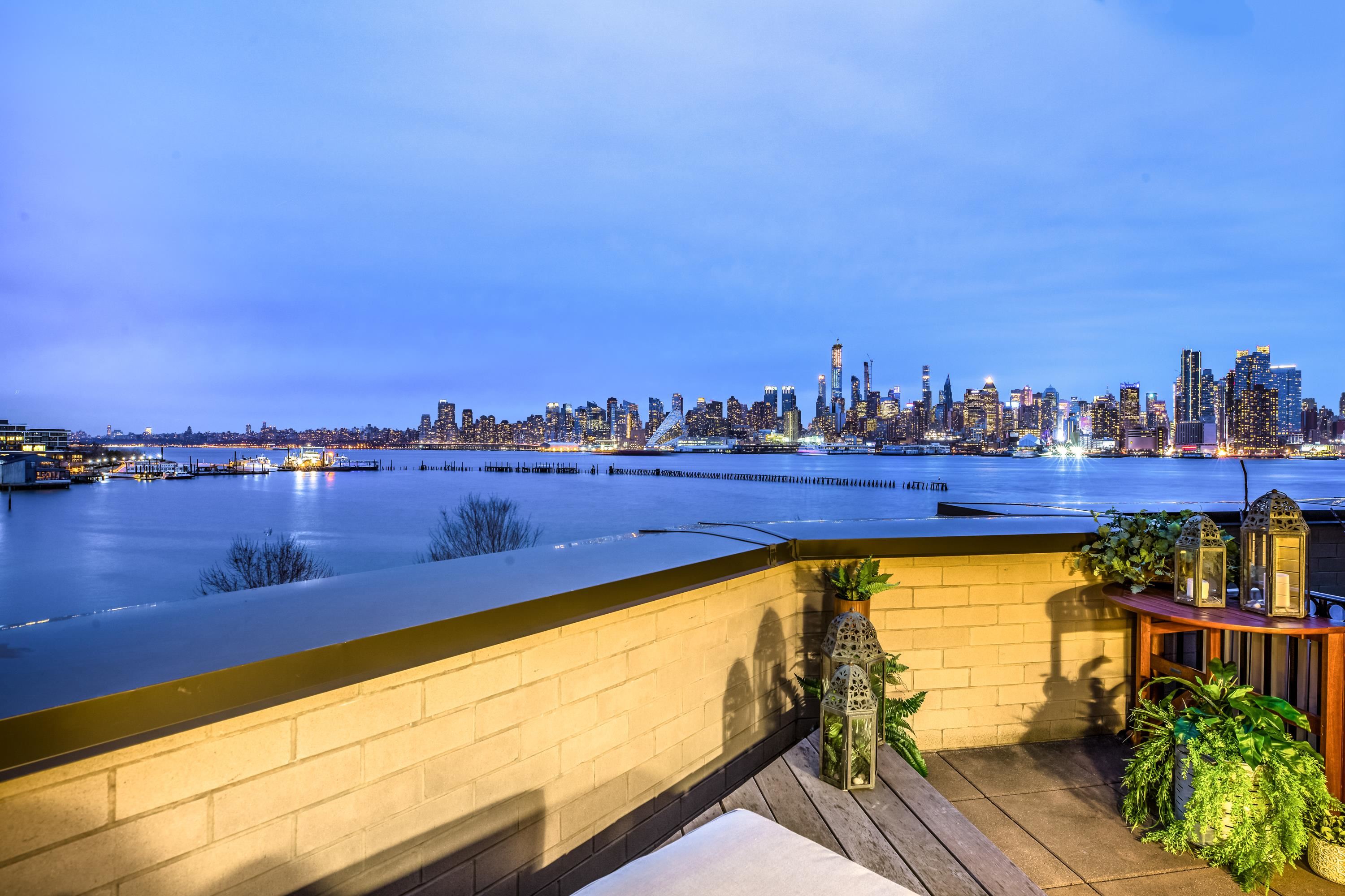 3 HENLEY PL