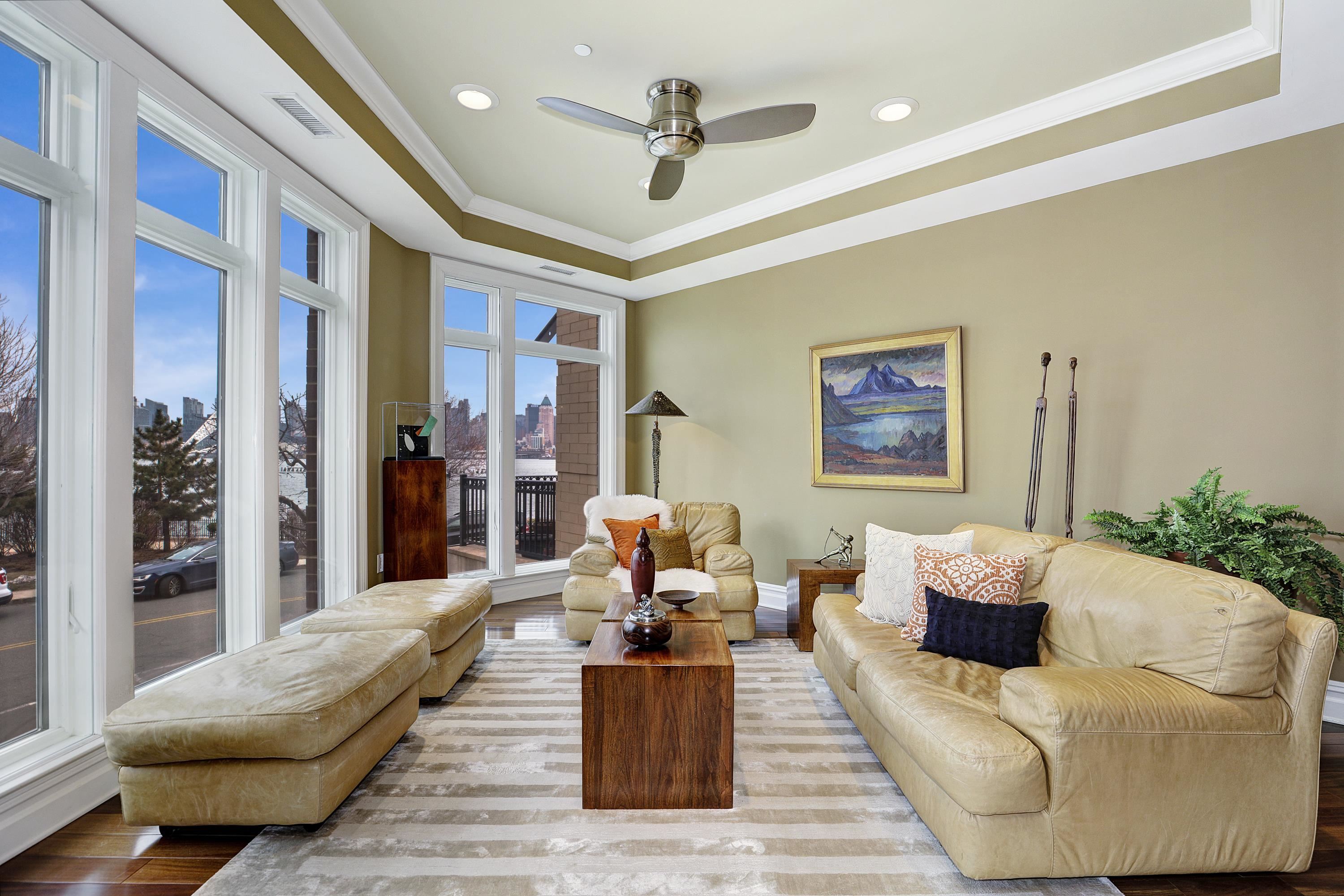 3 HENLEY PL