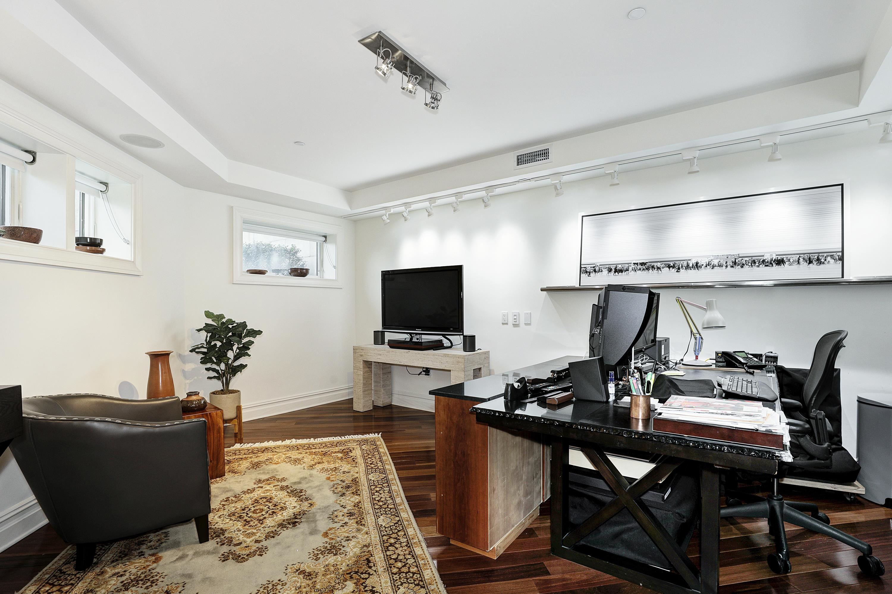 3 HENLEY PL