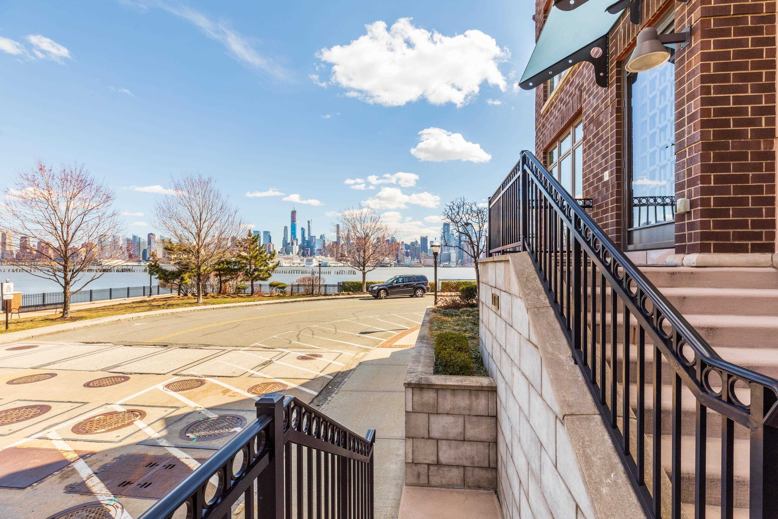 3 HENLEY PL
