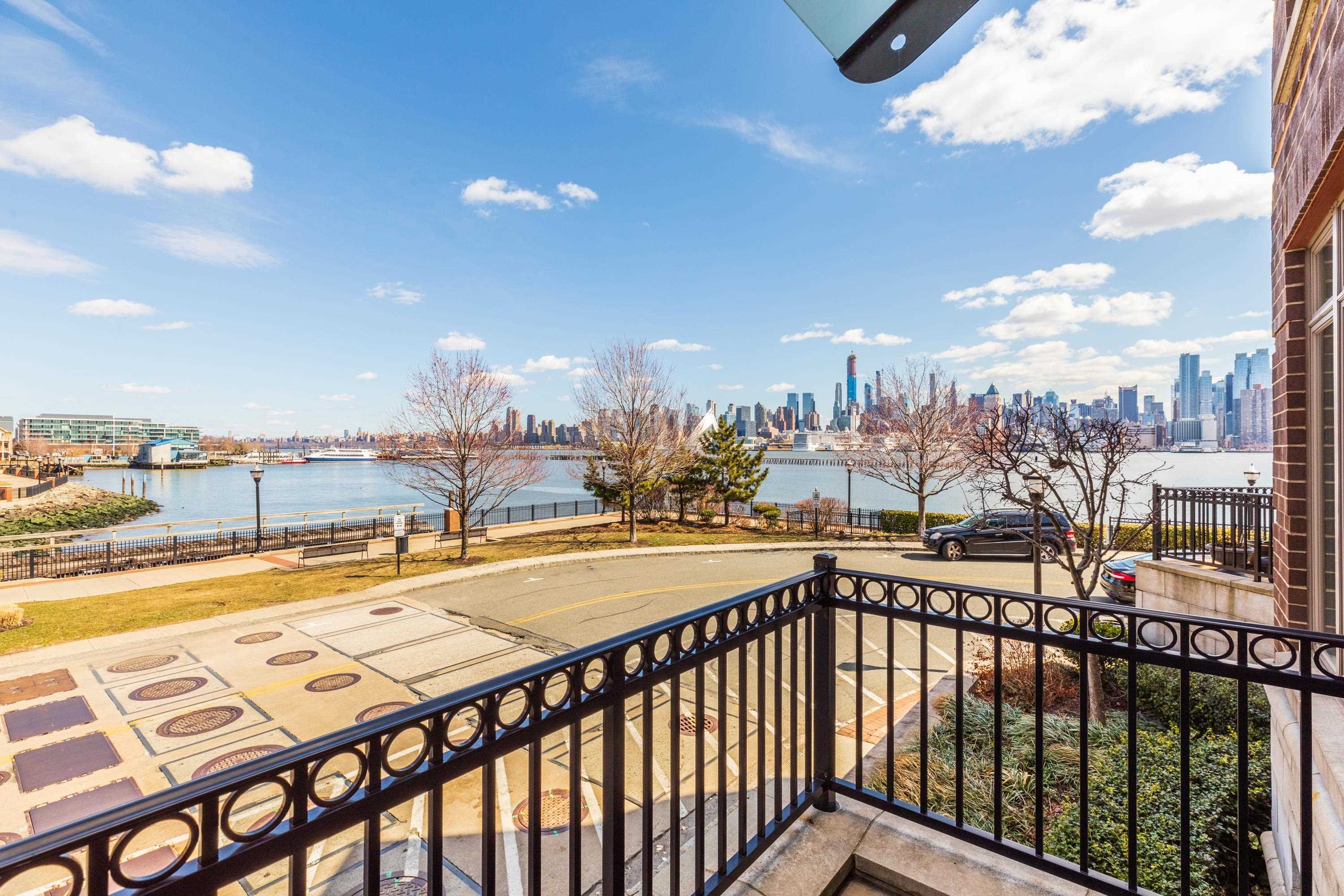 3 HENLEY PL