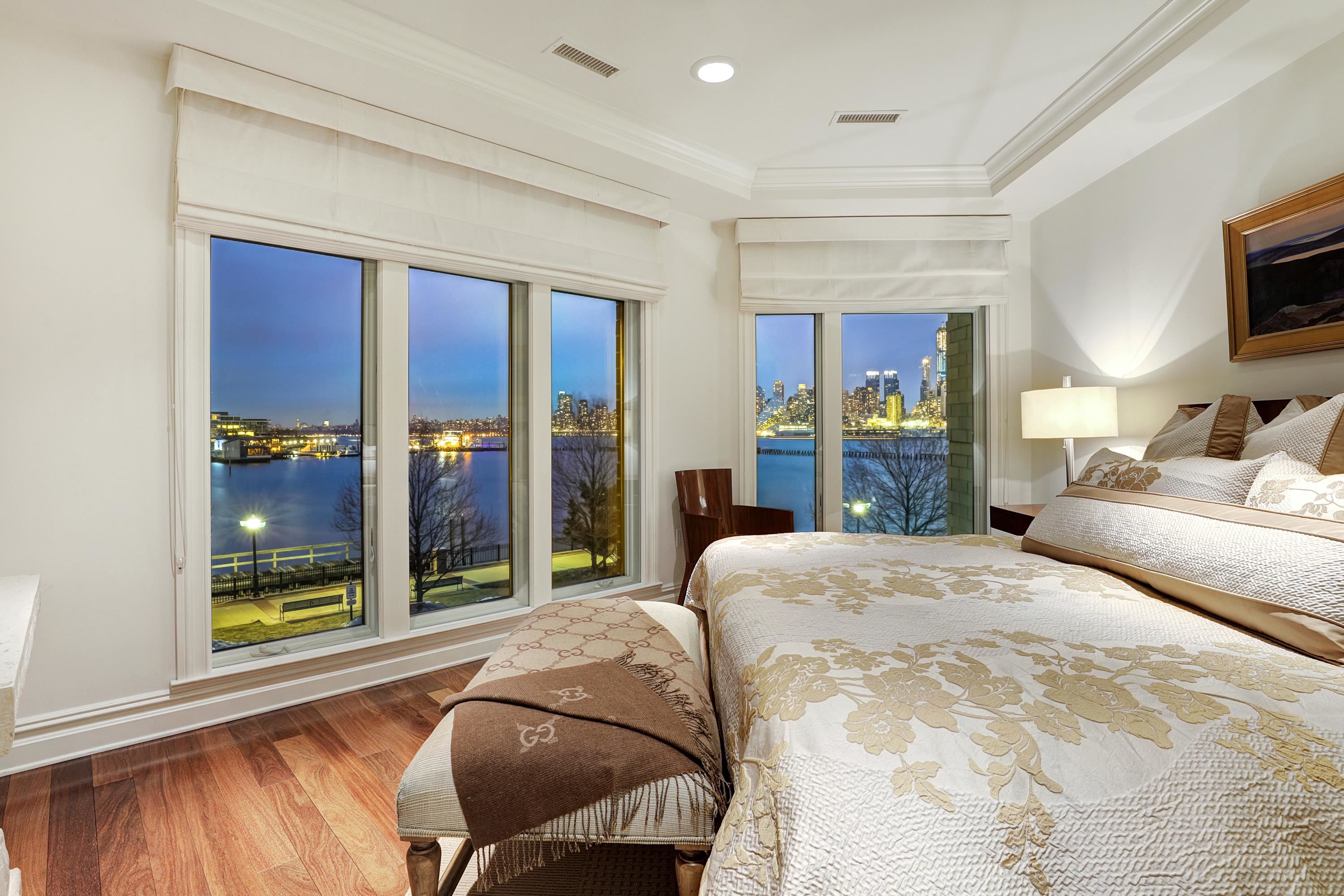 3 HENLEY PL