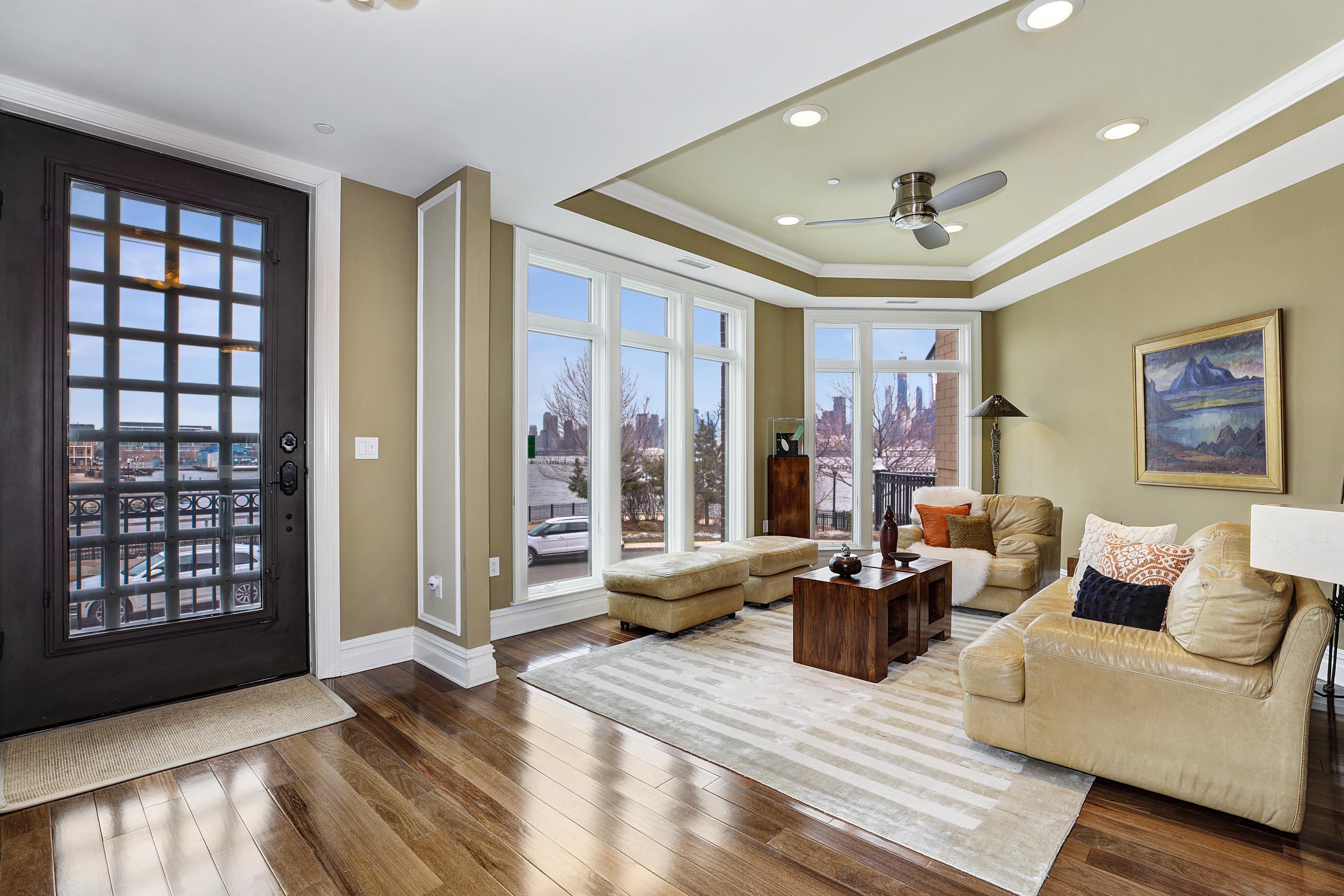 3 HENLEY PL