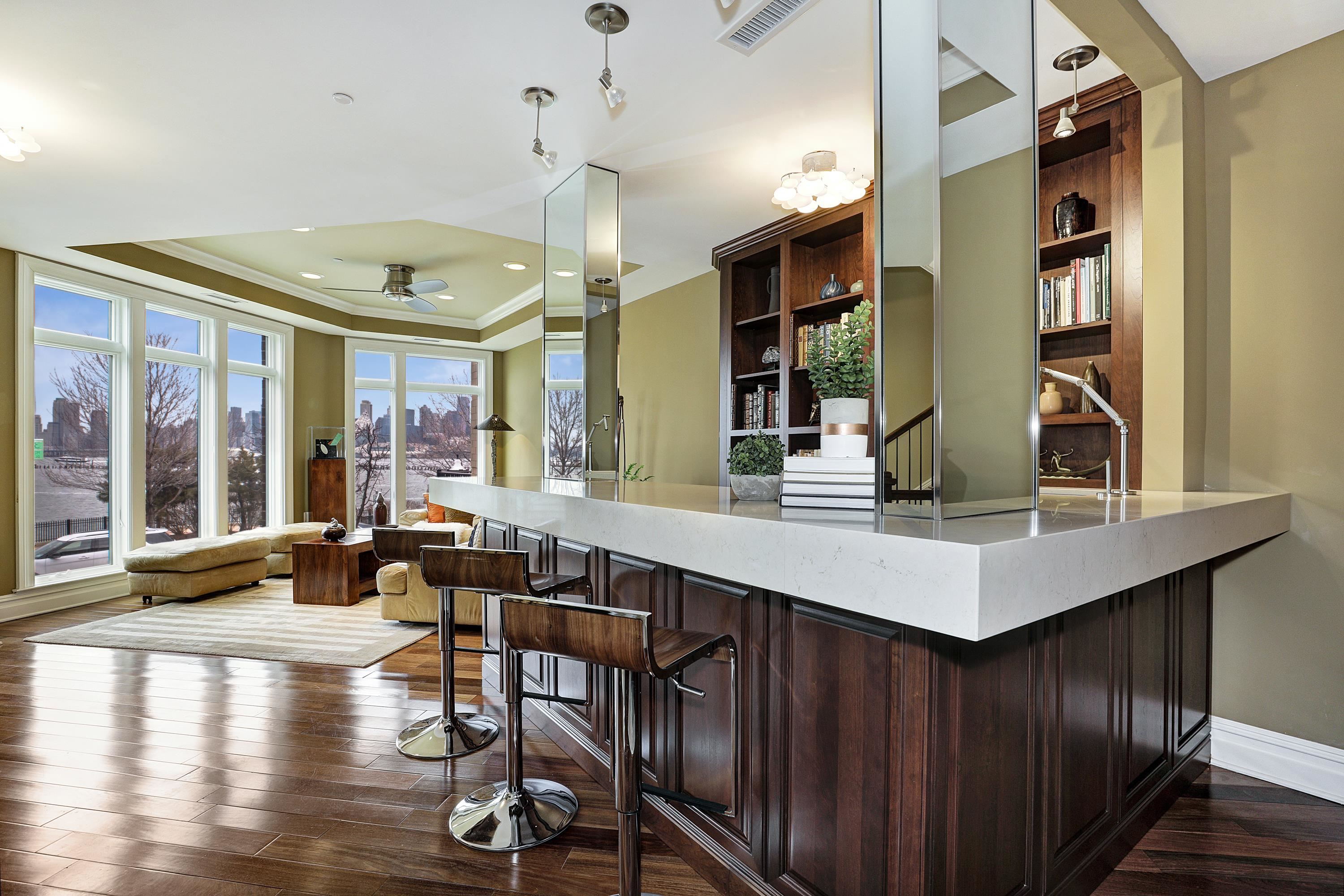 3 HENLEY PL