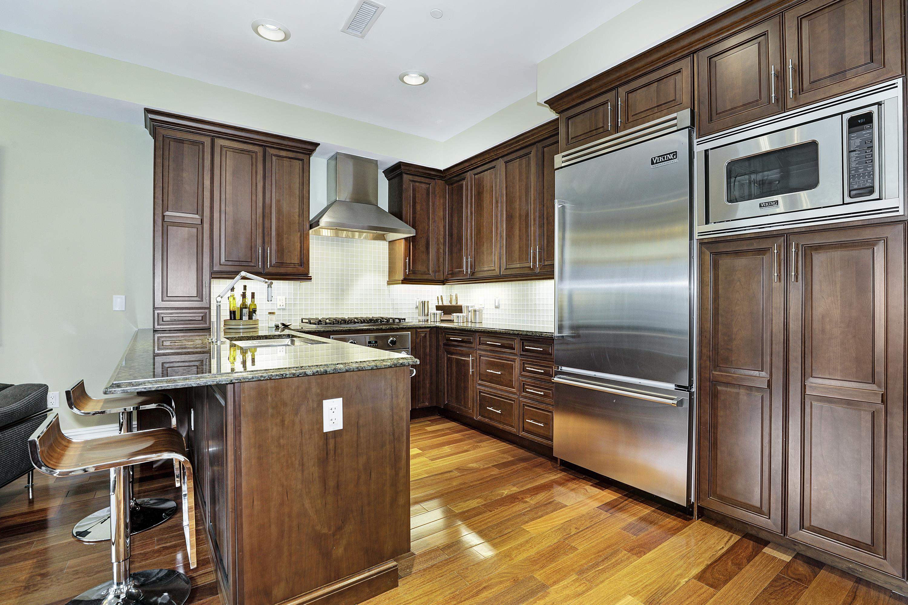 3 HENLEY PL