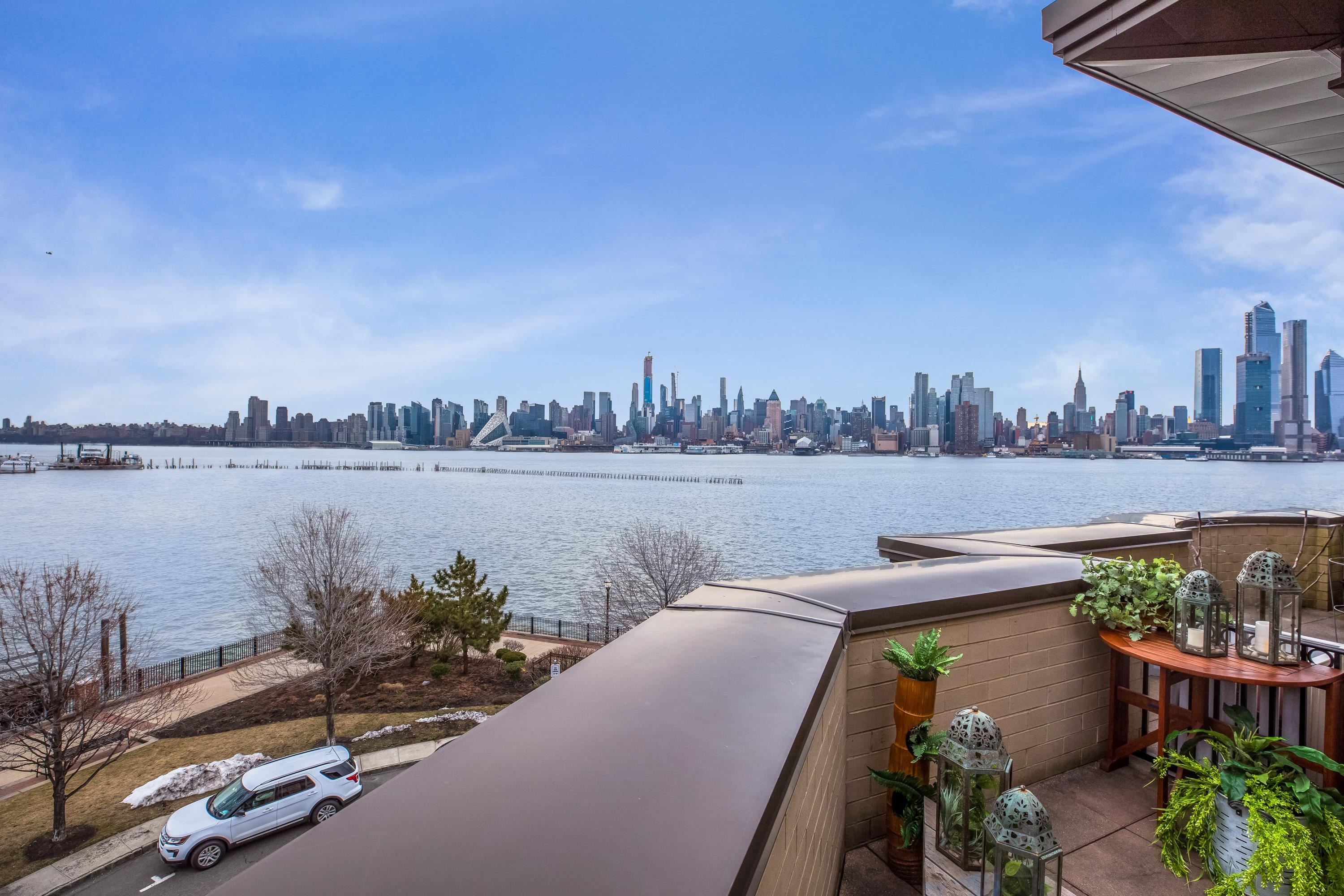 3 HENLEY PL
