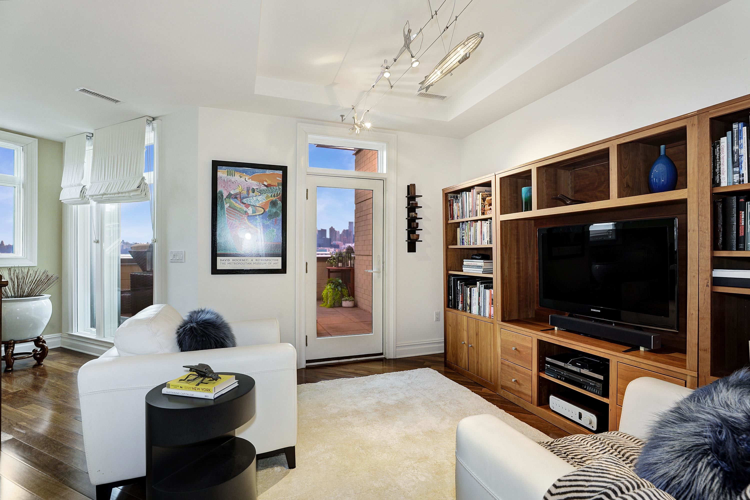 3 HENLEY PL
