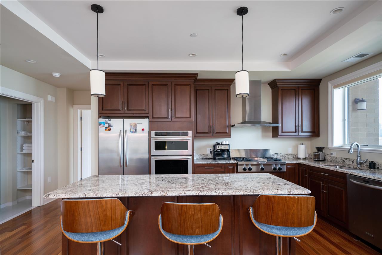 250 HENLEY PL Unit: 301