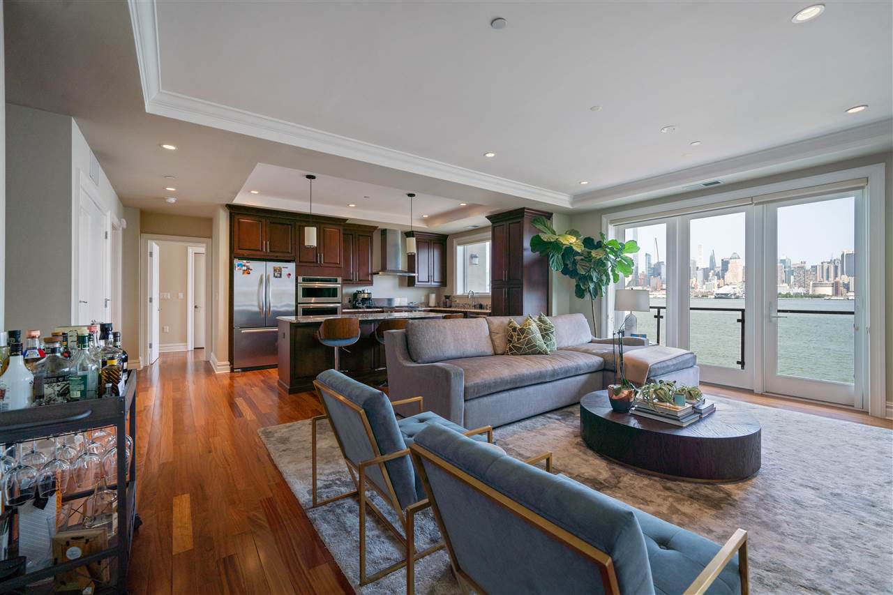 250 HENLEY PL Unit: 301