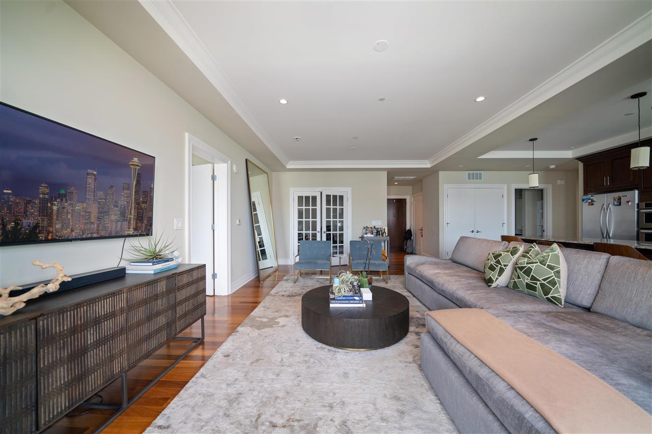 250 HENLEY PL Unit: 301