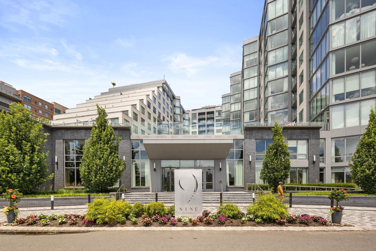 9 AVENUE AT PORT IMPERIAL Unit: #910