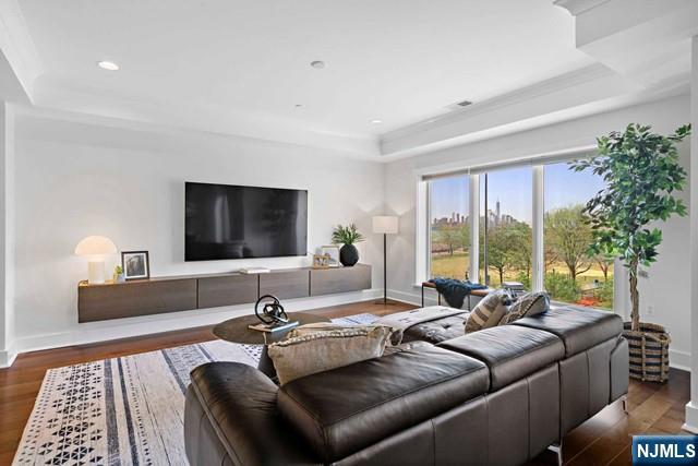 150 Henley Place 302