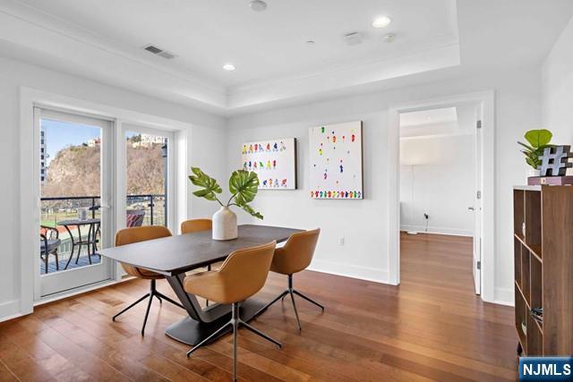 150 Henley Place 302