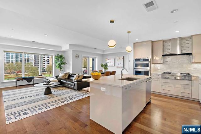 150 Henley Place 302