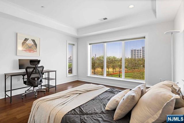 150 Henley Place 302