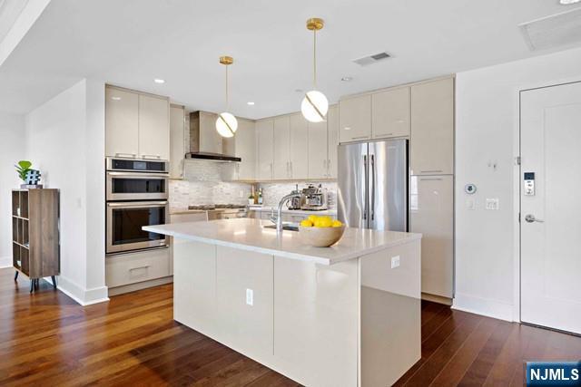 150 Henley Place 302
