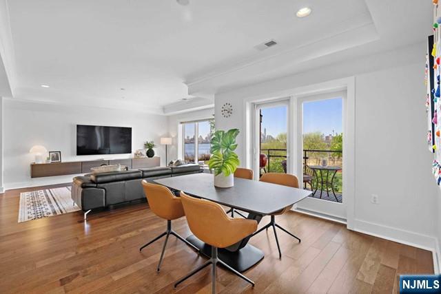 150 Henley Place 302