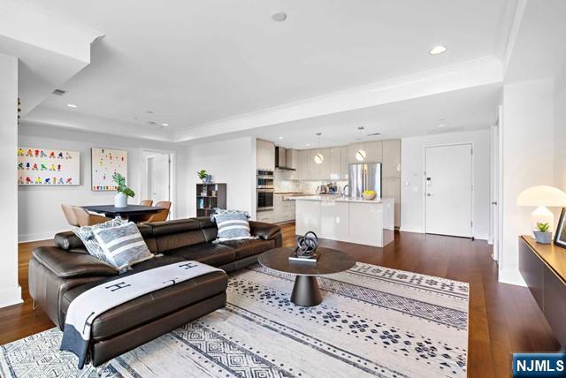 150 Henley Place 302