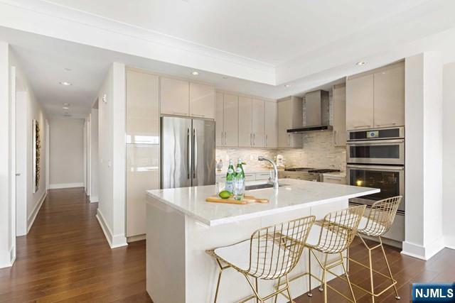 150 Henley Place 201