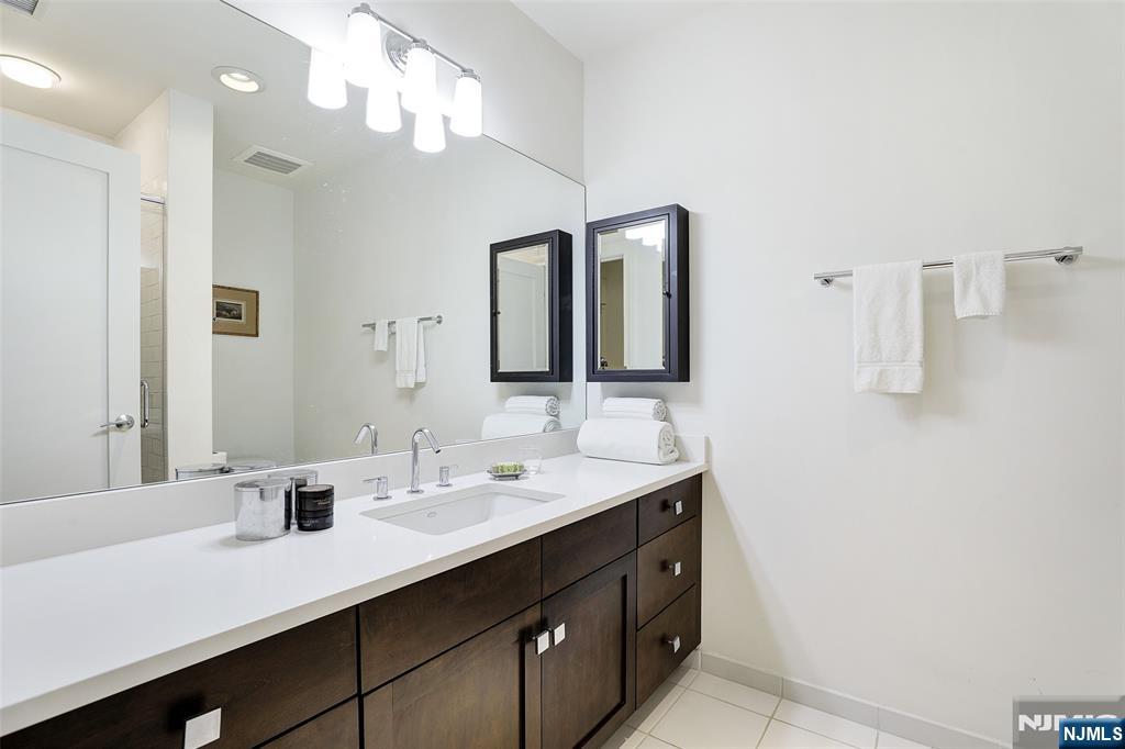 3 Henley Place D