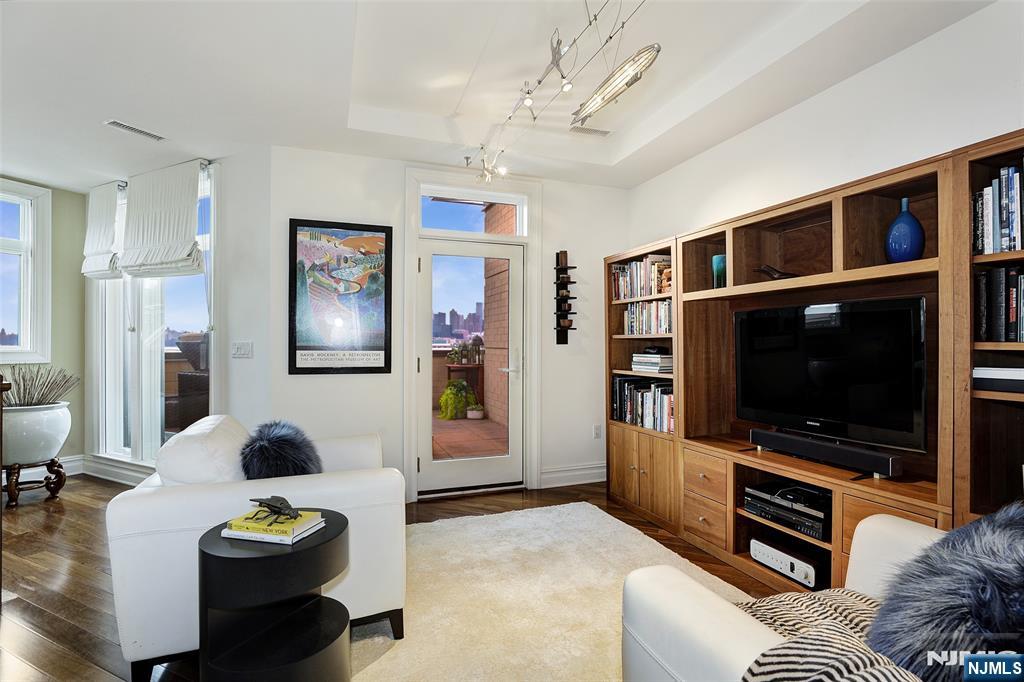 3 Henley Place D