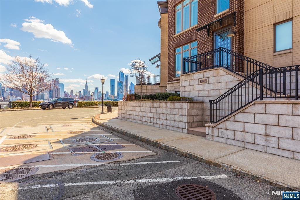 3 Henley Place D