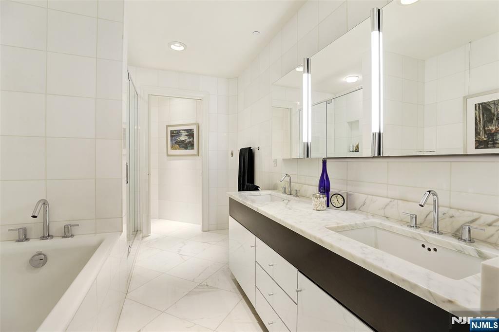 3 Henley Place D