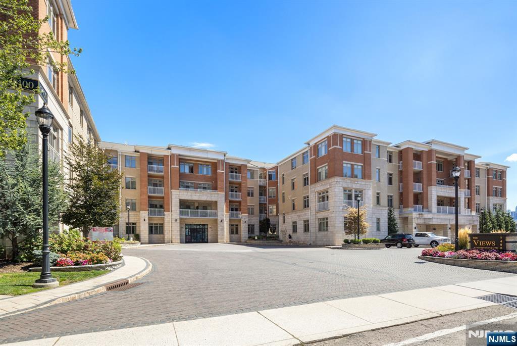 7400 River Road 208