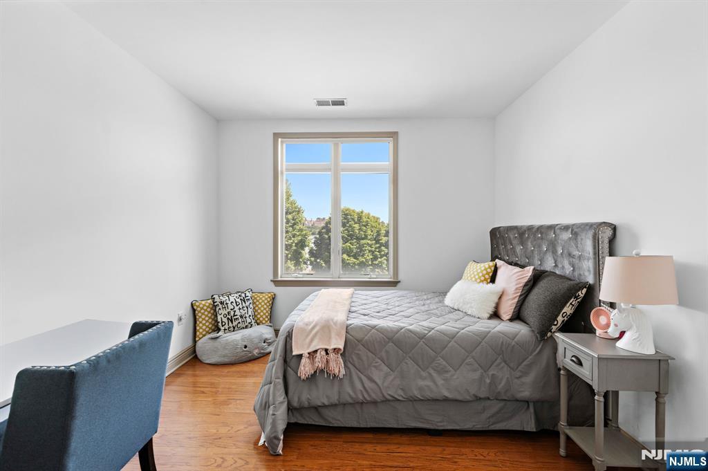 7400 River Road 208