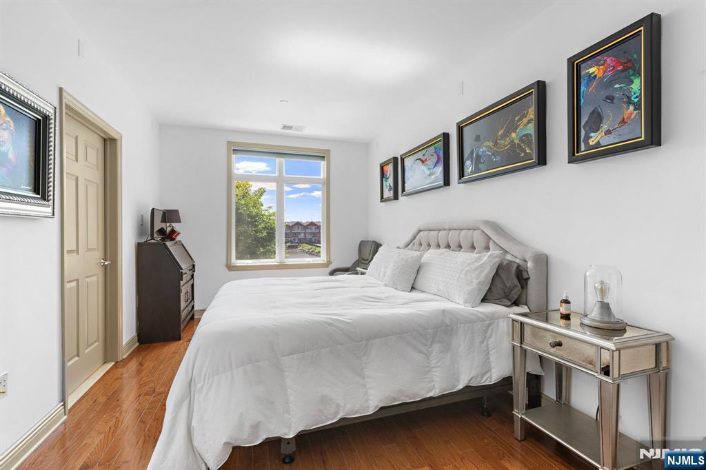 7400 River Road 208