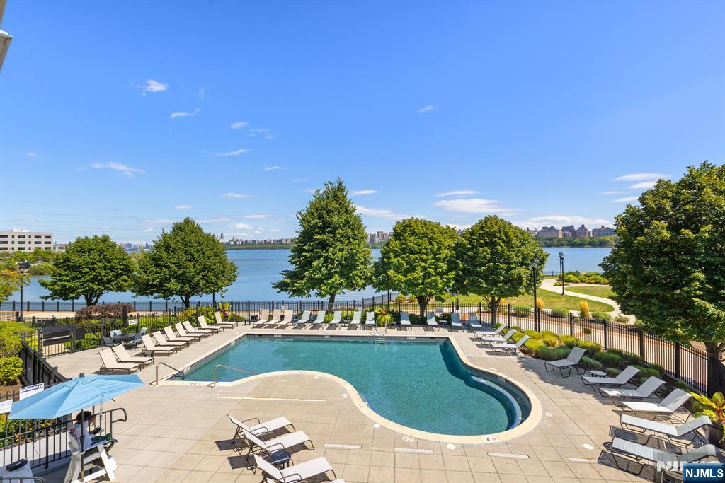 7400 River Road 208