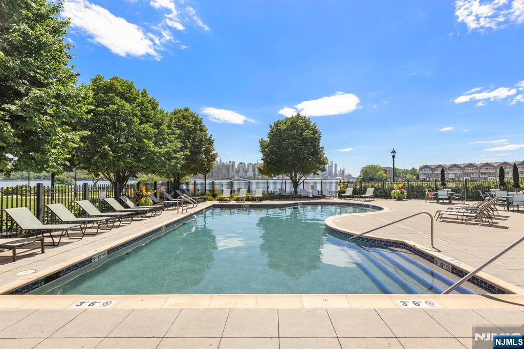 7400 River Road 208