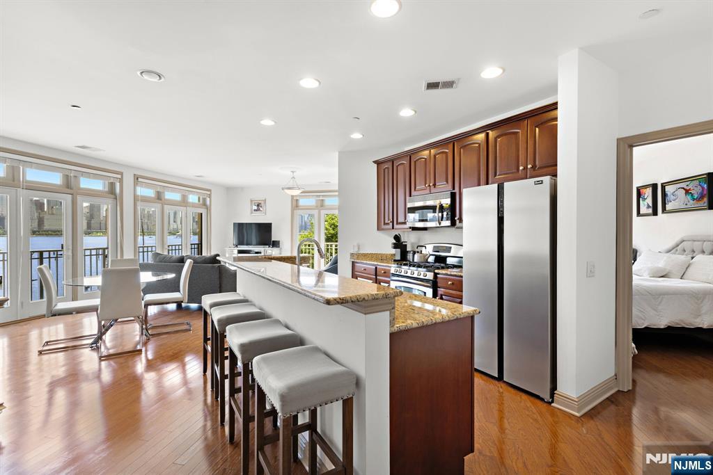 7400 River Road 208