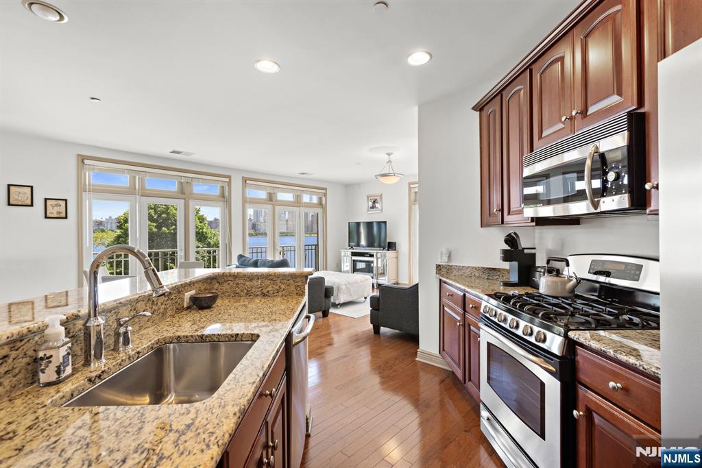 7400 River Road 208