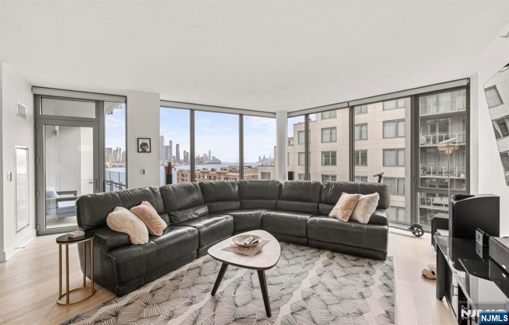 9 Ave At Port Imperial 910