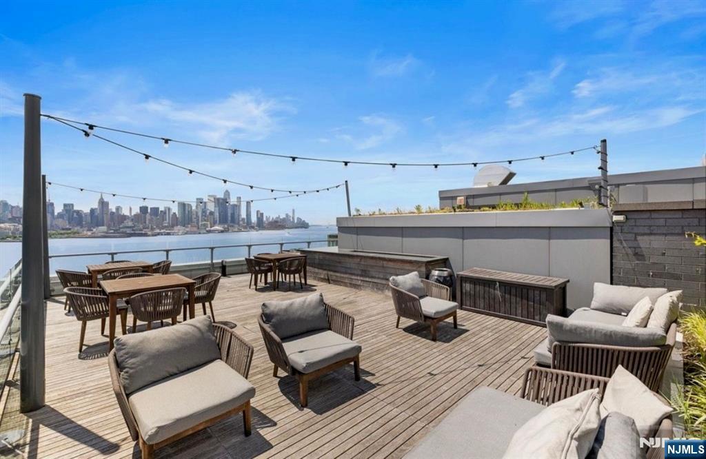 9 Ave At Port Imperial 910