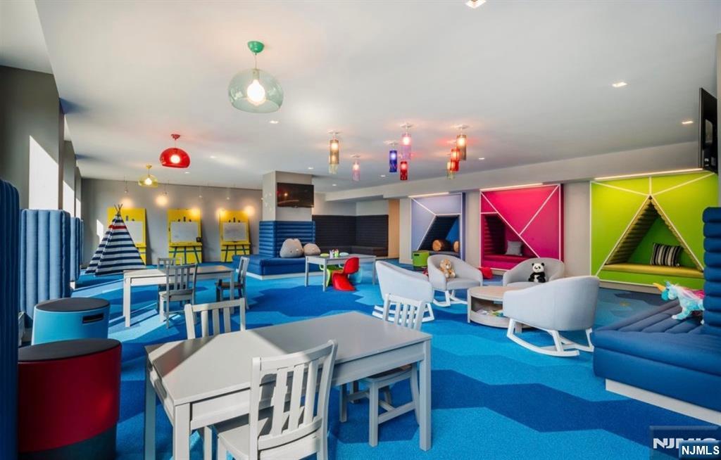 9 Ave At Port Imperial 910