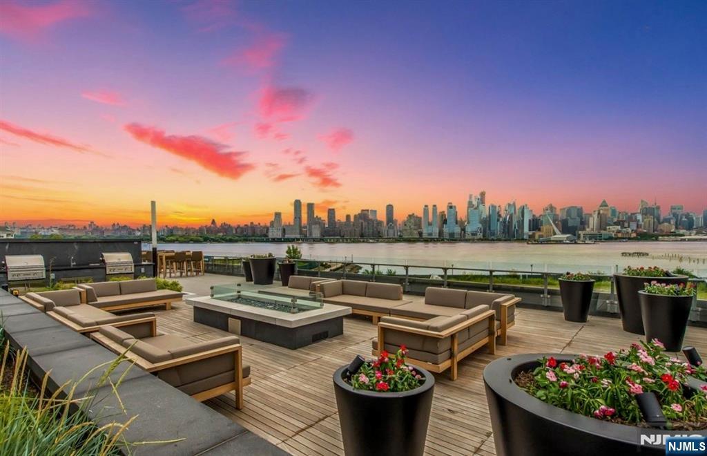 9 Ave At Port Imperial 910