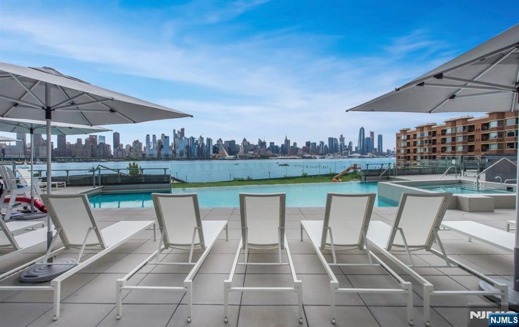 9 Ave At Port Imperial 910