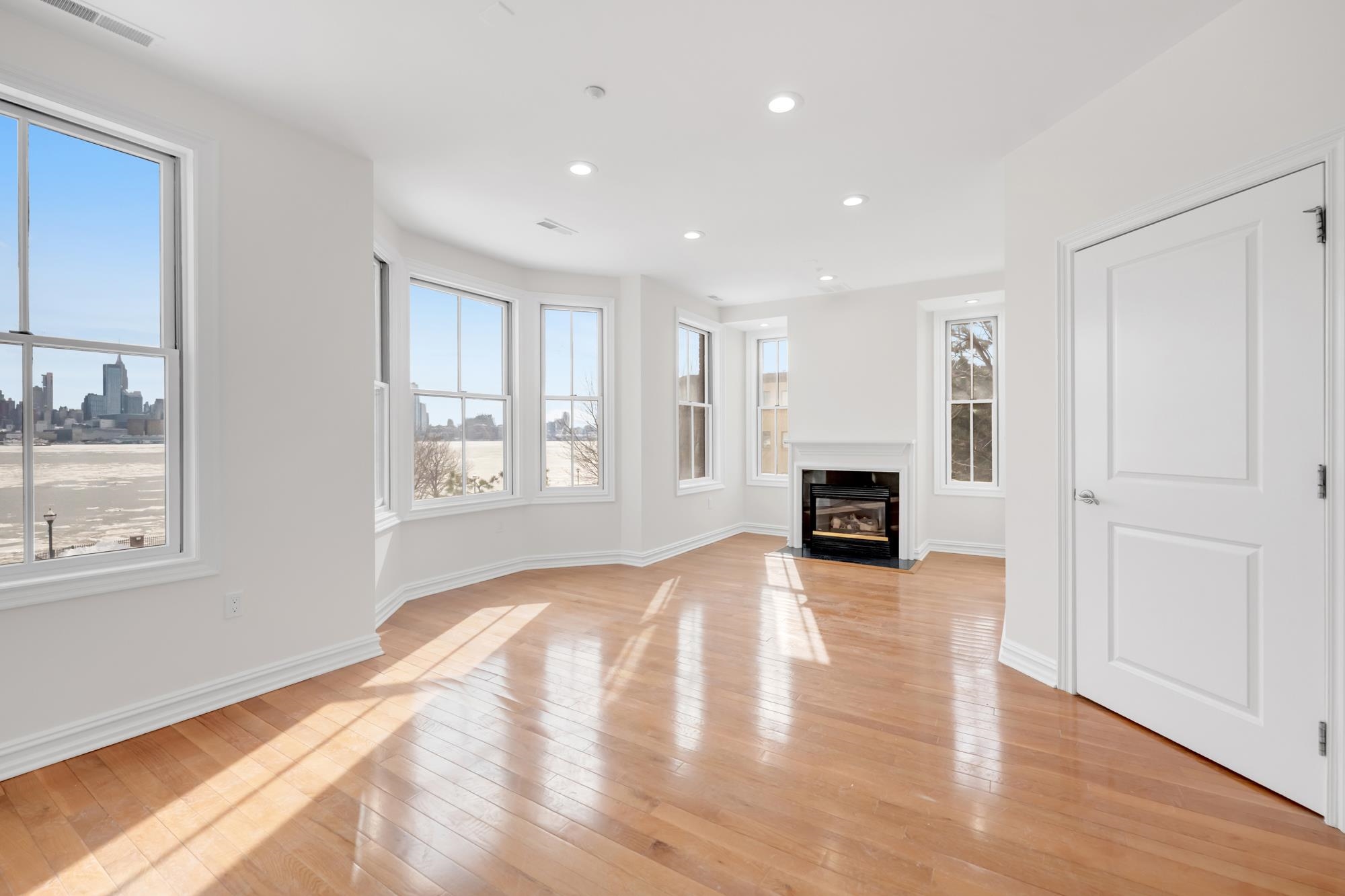 1 REGENCY PL Unit: 1