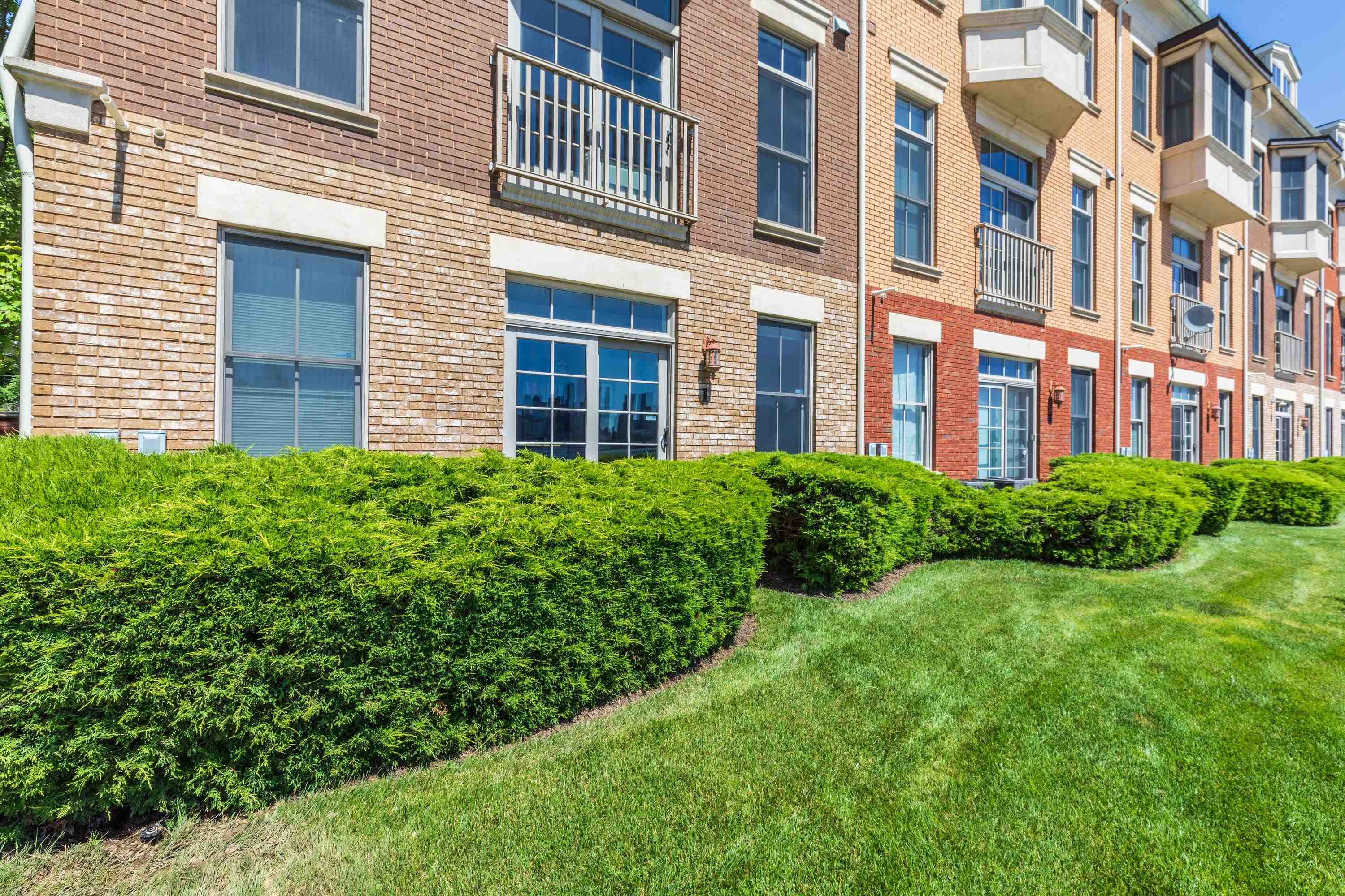 1 REGENCY PL Unit: 1