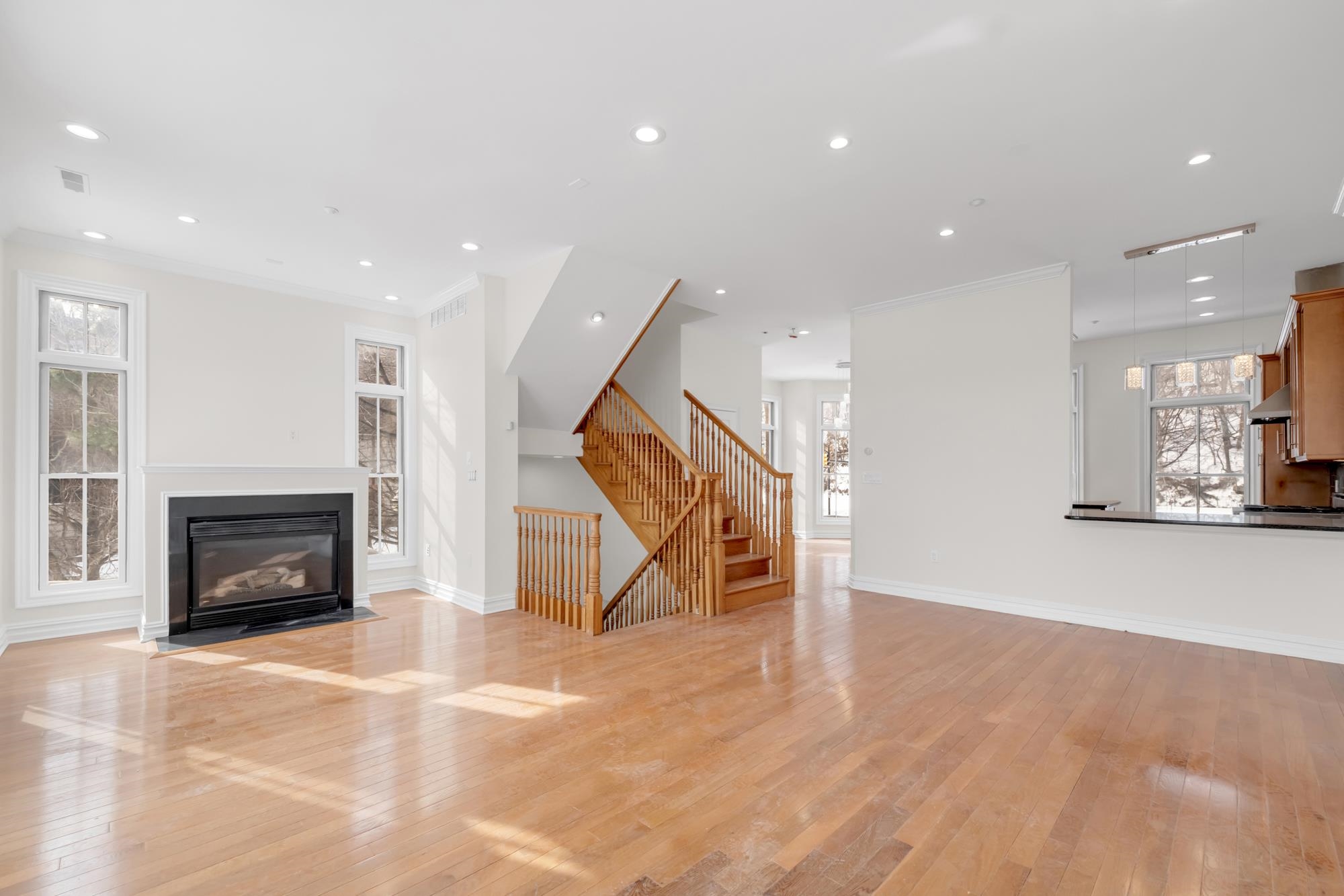 1 REGENCY PL Unit: 1