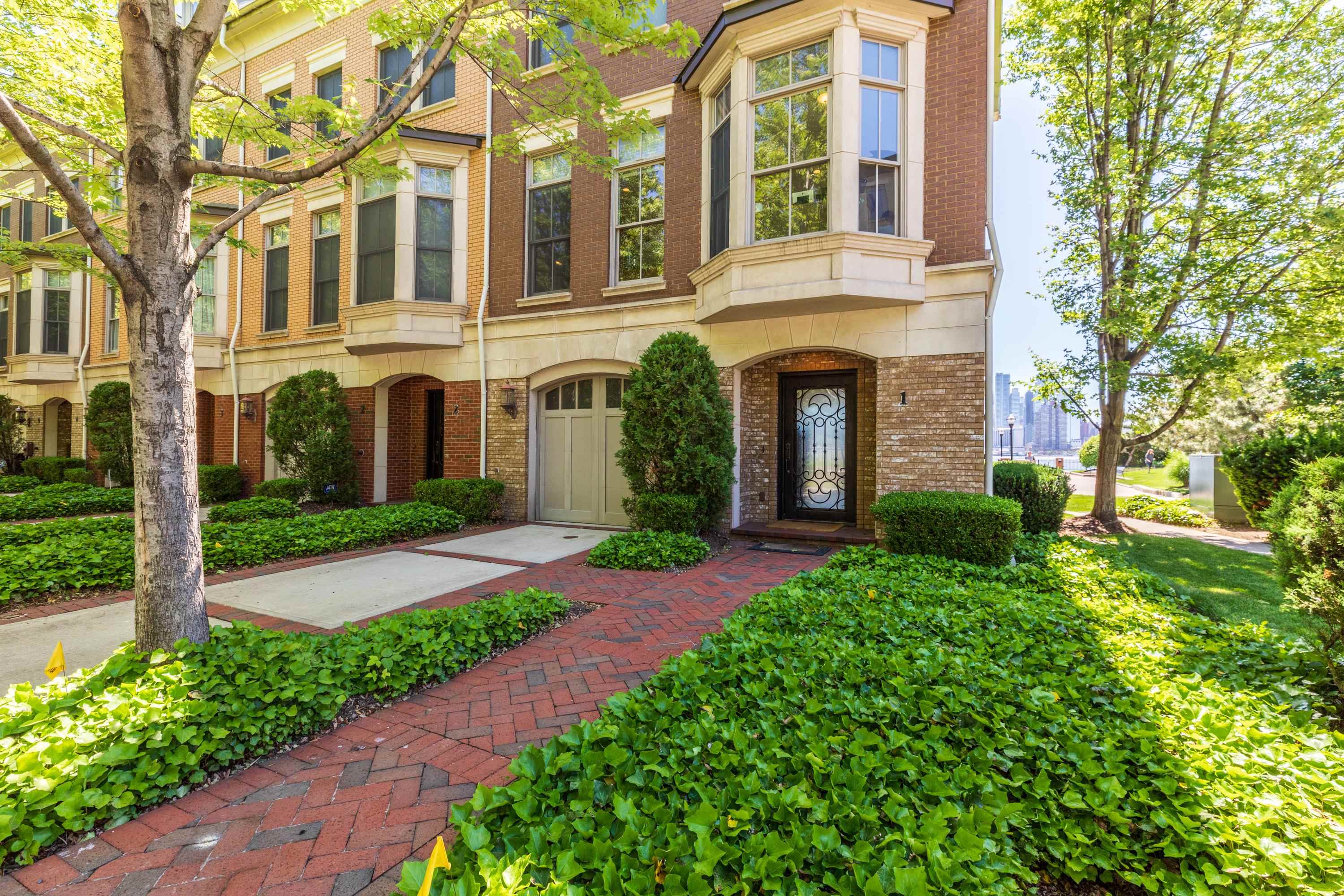 1 REGENCY PL Unit: 1