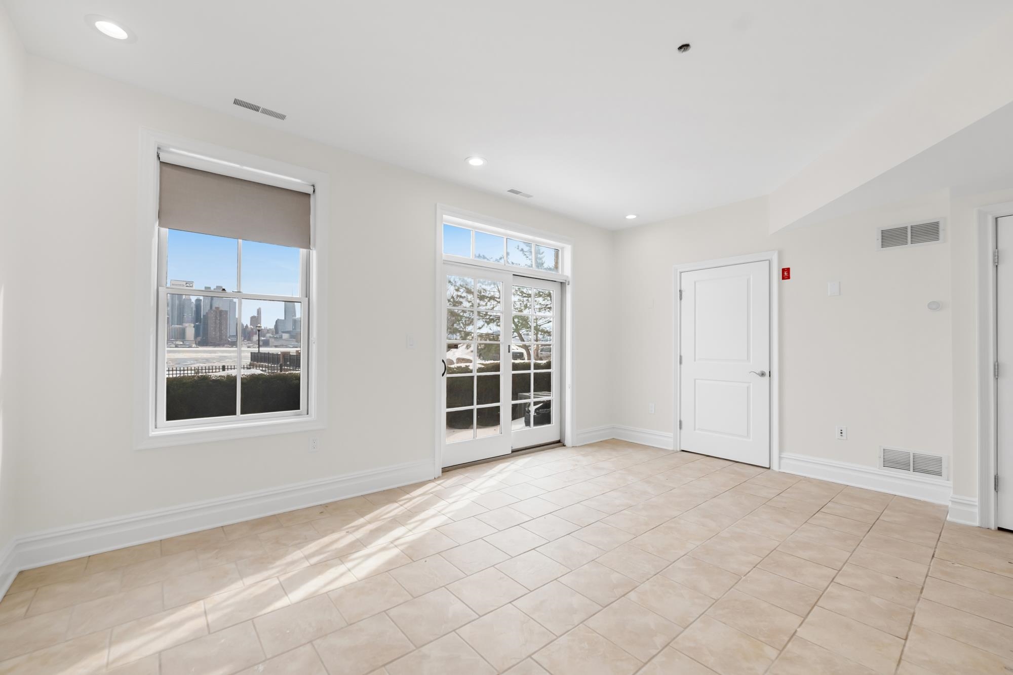 1 REGENCY PL Unit: 1