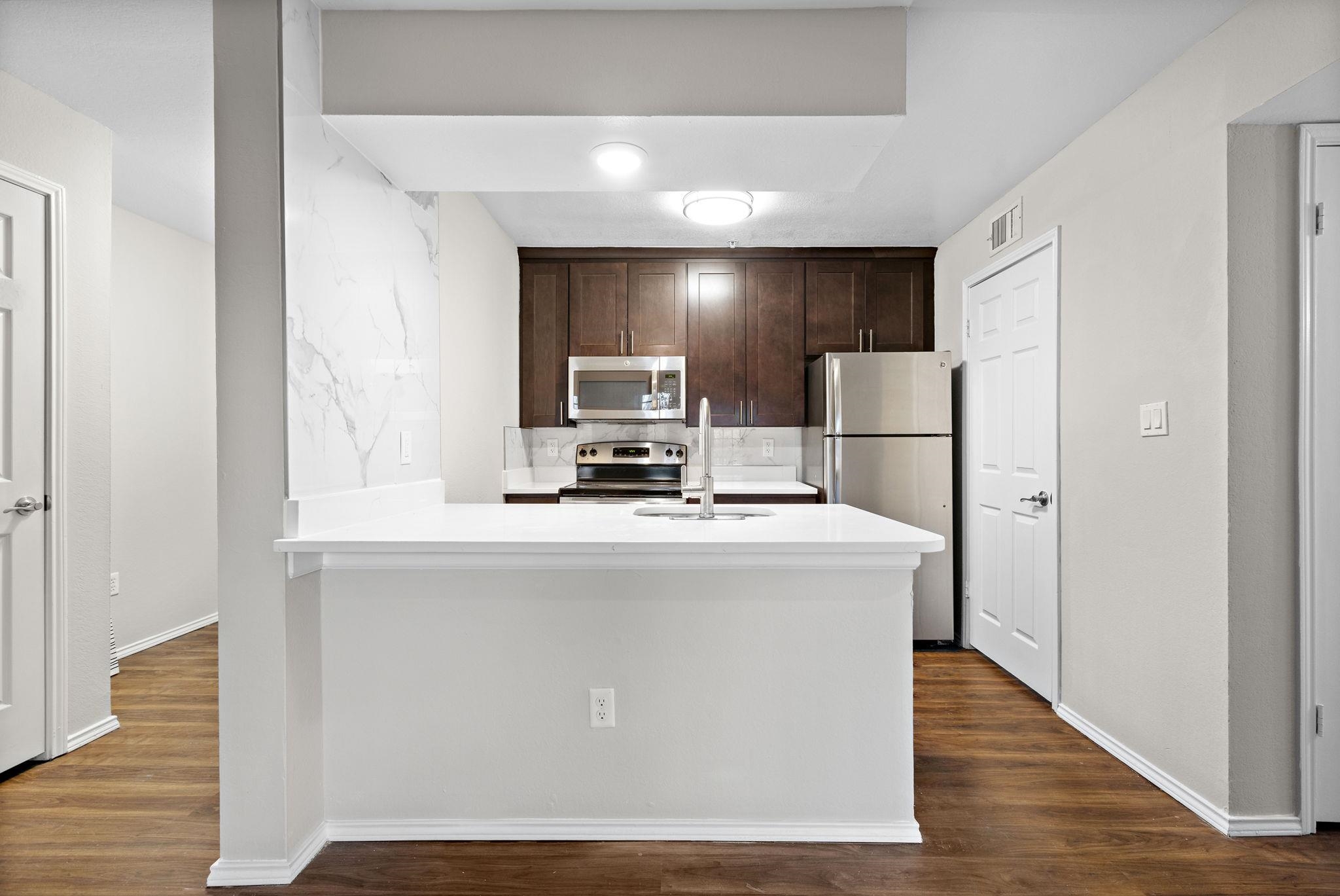 690 ROUTE 23 Unit: R2