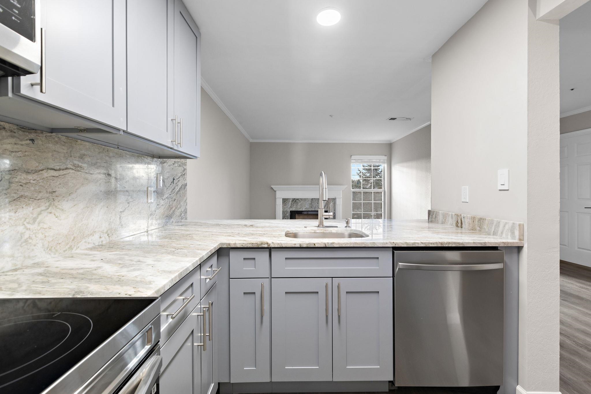 690 ROUTE 23 Unit: R3