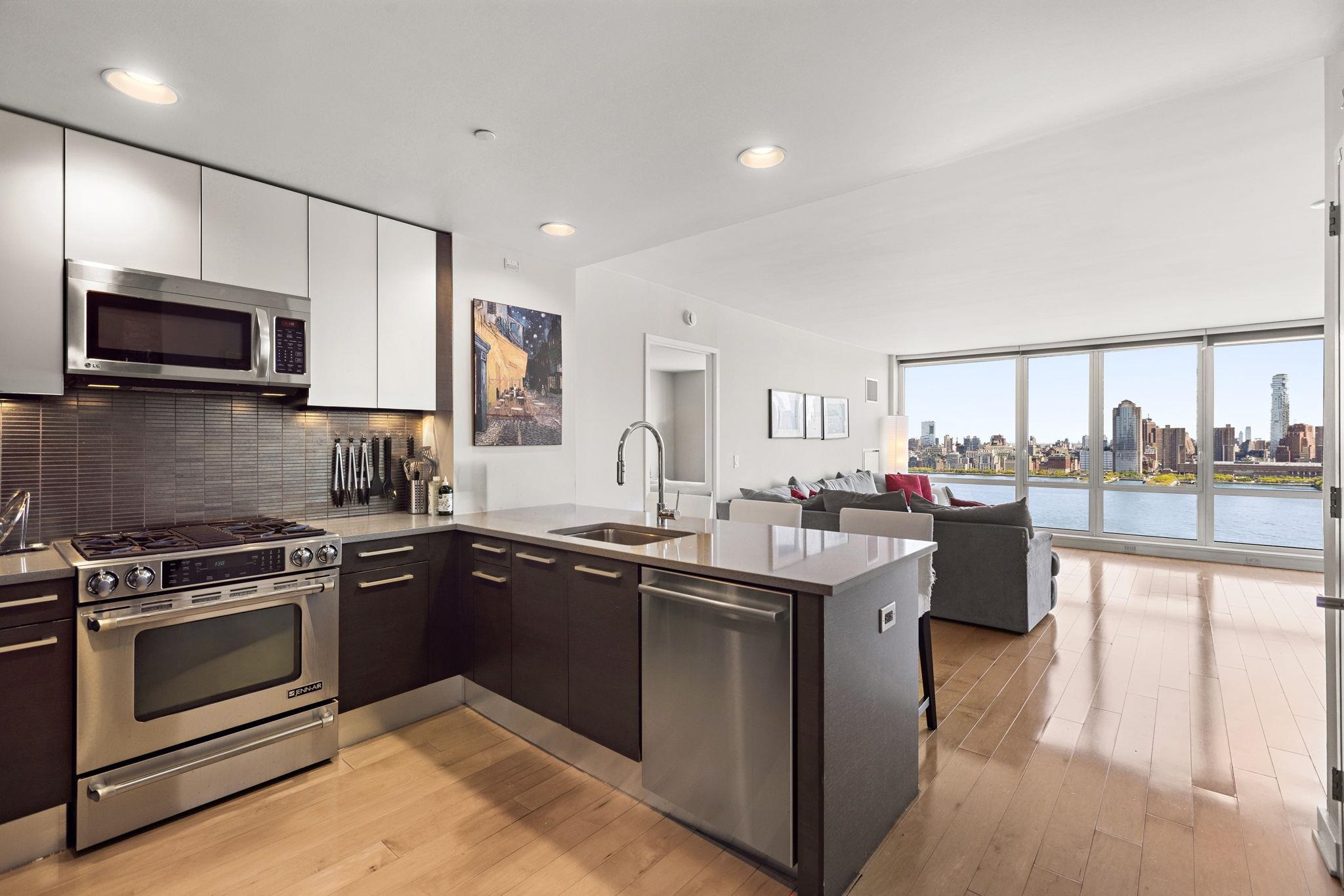2 2ND ST Unit: 2803