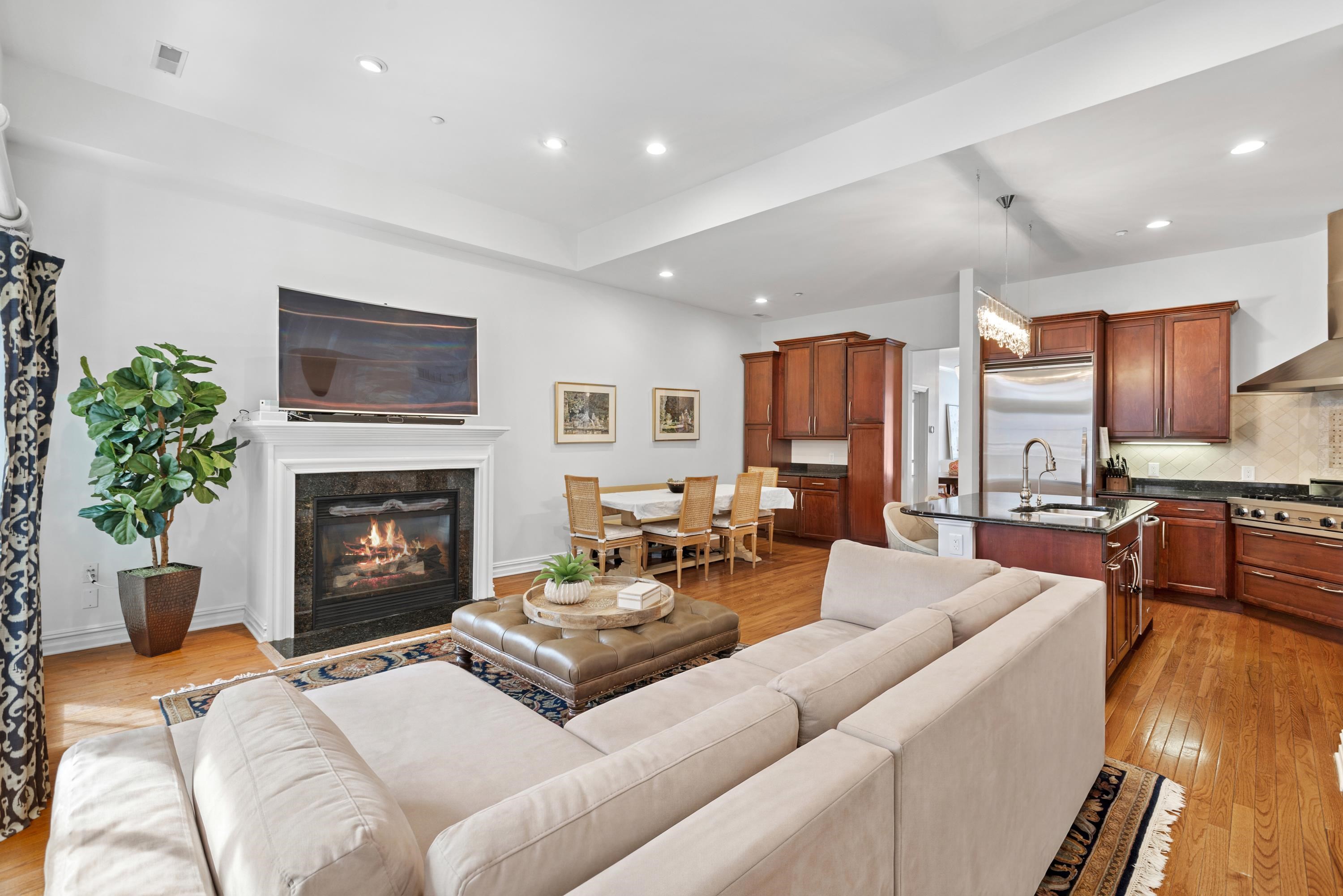36 REGENCY PL