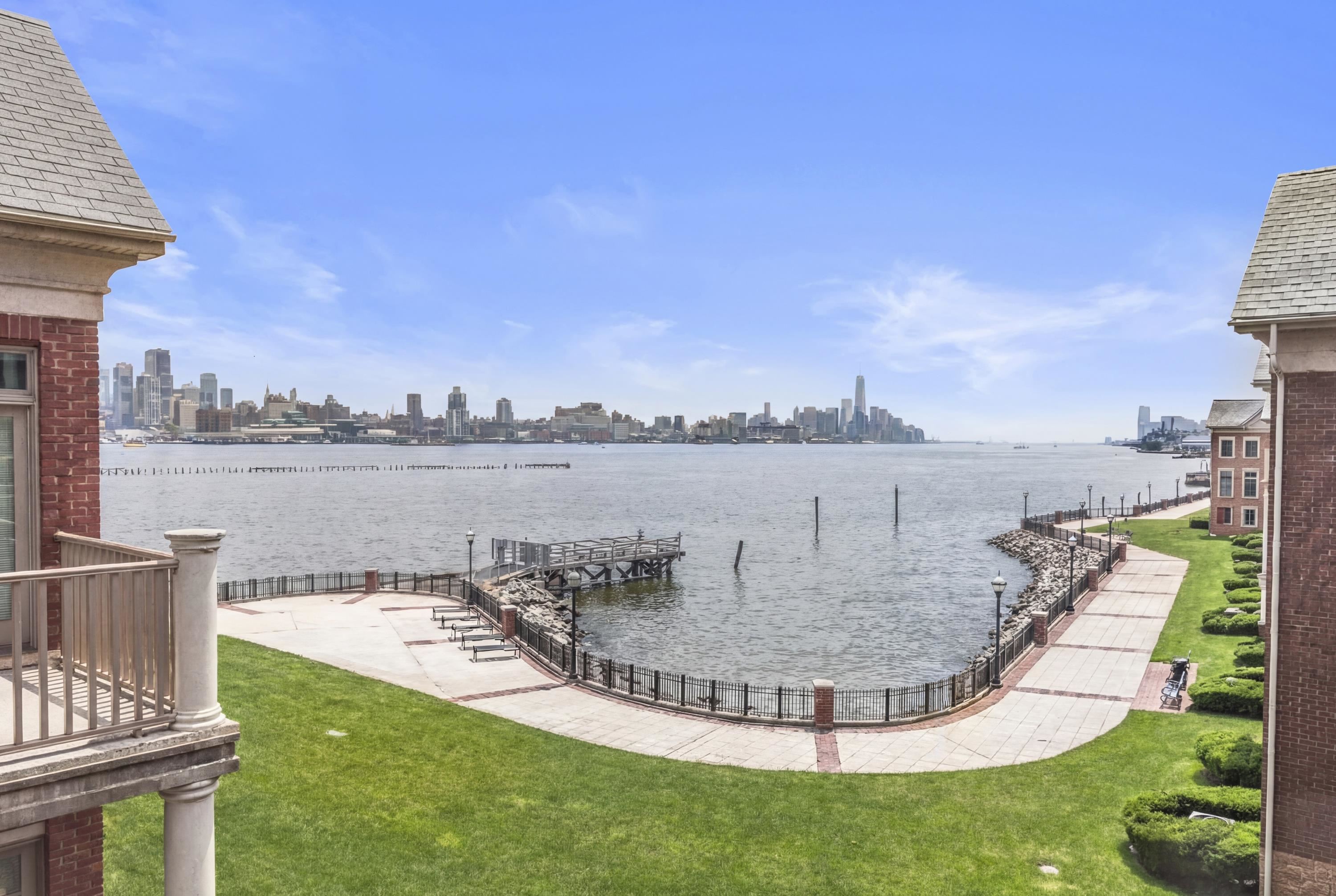 36 REGENCY PL