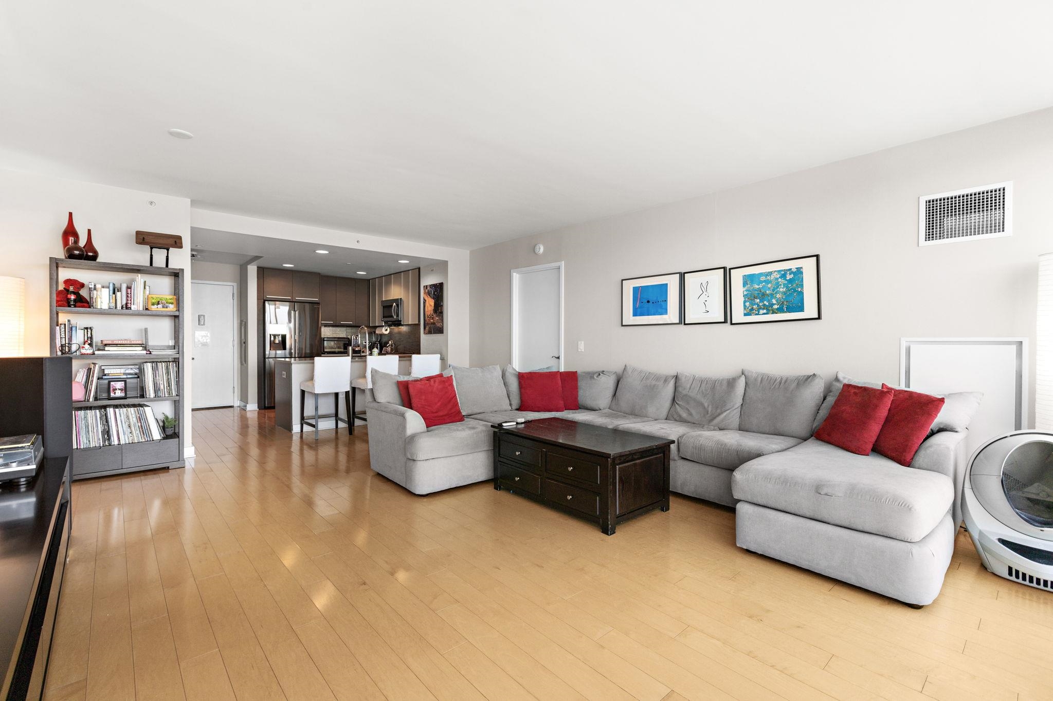 2 2ND ST Unit: 2403